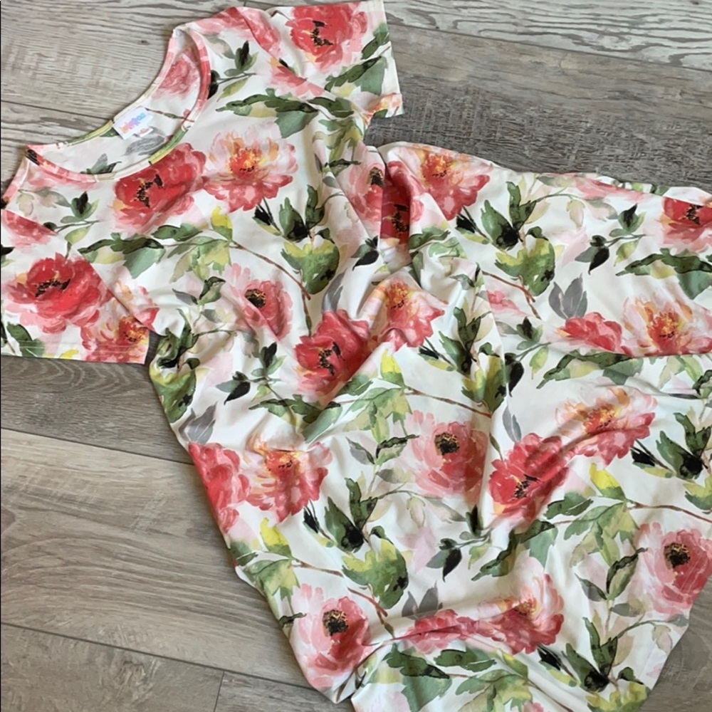 🆓🛳 LuLaRoe Watercolor Floral Jessie